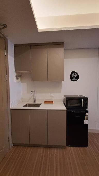 Gold Coast Netflix Wifi Paris Sofabed Appartement Jakarta
